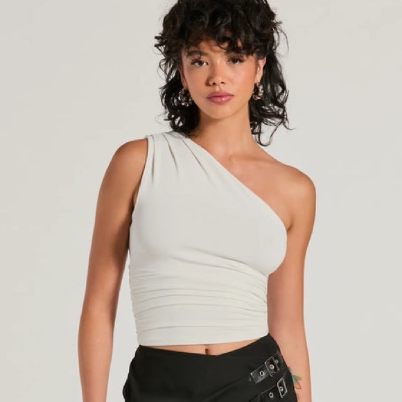 One shoulder ruched Top from Windsor with tag - Picture 2 of 4